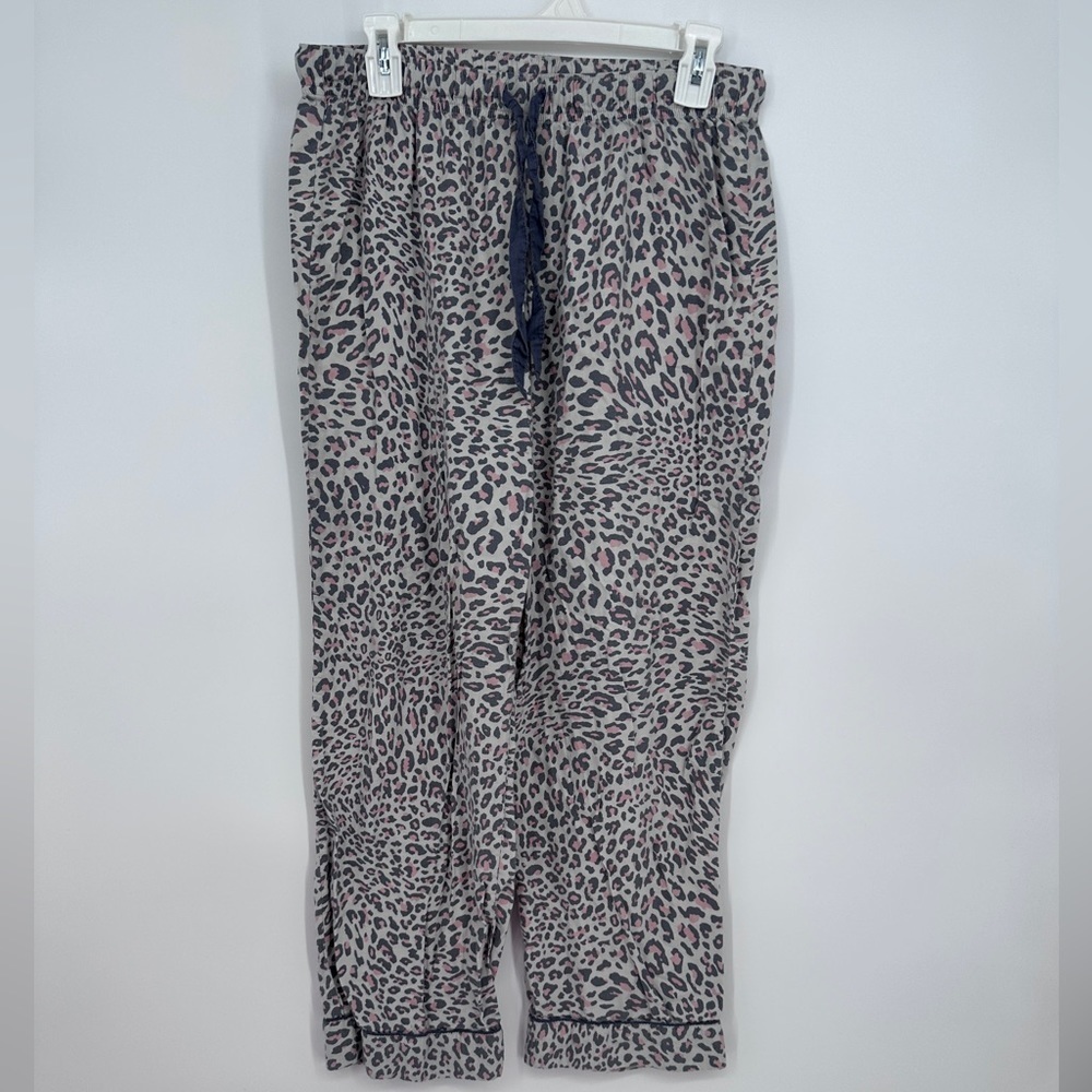 Victoria Secret Cheetah Print Lounge sleep Pants Size M short A29